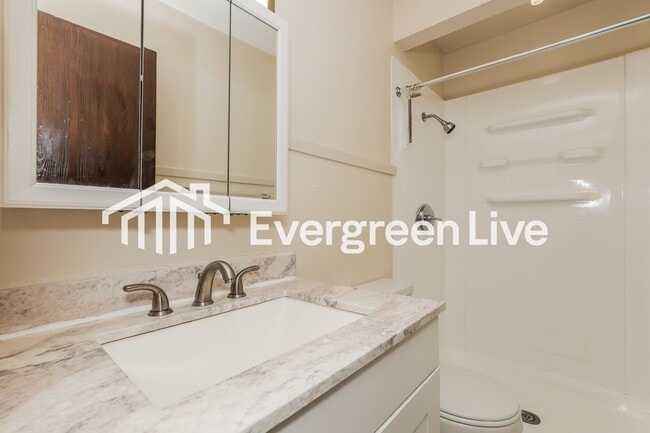 Building Photo - 4431 Greenmeadow Ct