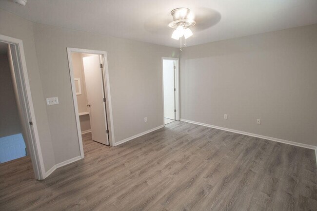 Building Photo - 1413 Greensboro Dr