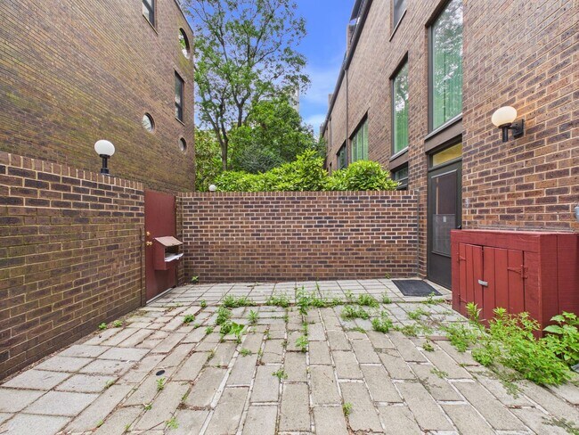 Building Photo - #1 St James Court