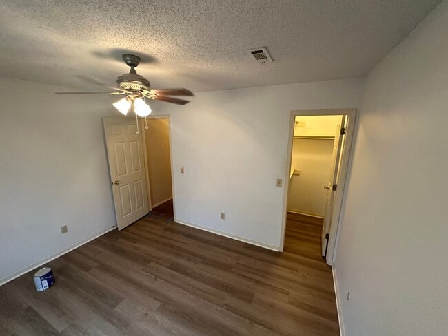 Building Photo - 3-Bed, 2-Bath Home in Central Springdale - Fully Fenced in Backyard and 2x Car Garage!