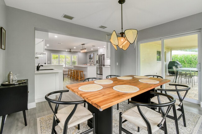 Building Photo - 400 Tequesta Dr