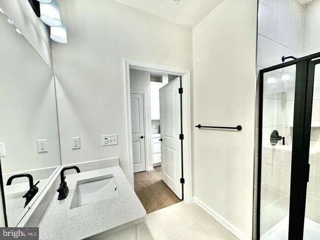 Building Photo - 606 Parker Blvd