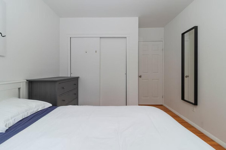 Building Photo - 317 E 93rd St