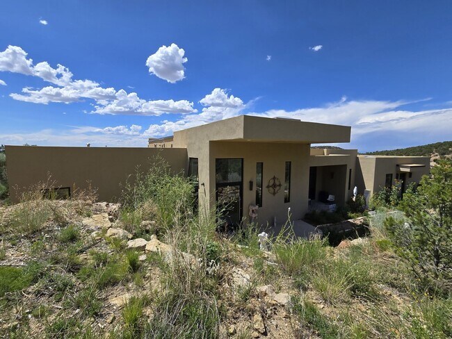 Building Photo - 2618 Summit Ct