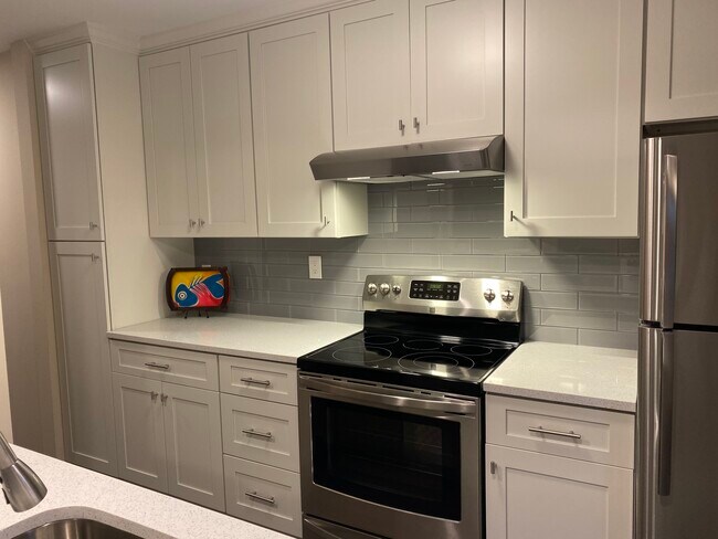 Building Photo - 365 Mather St