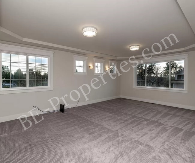 Building Photo - Beautiful Federal Way Home