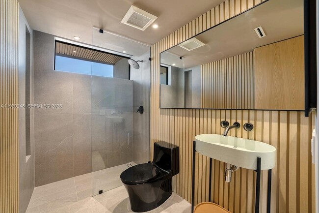 Building Photo - 641 Flamingo Dr