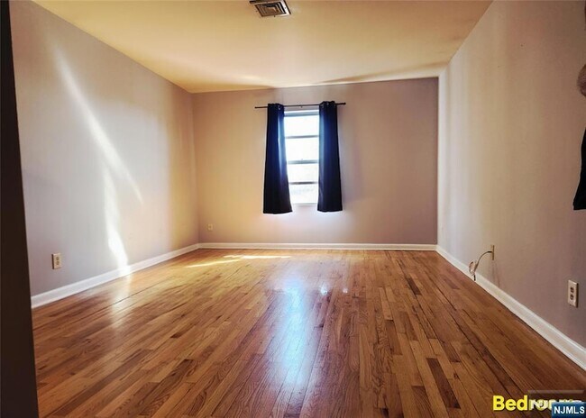 Building Photo - 9055 Palisade Ave