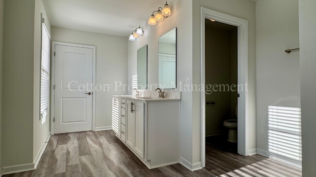 Building Photo - 473 Esthwaite Dr SE