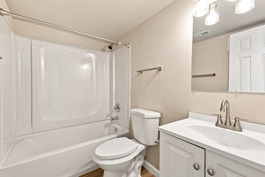 Building Photo - 200 Kilby Shores Dr