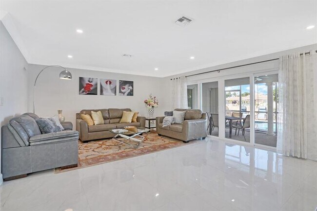 Building Photo - 4101 NE 24th Ave