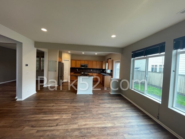 Building Photo - Beautiful 4 Bedroom 3 Bath In The Saddle Creek Community In Fife!