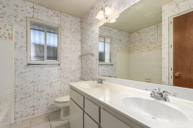 Building Photo - 650 E Malibu Dr