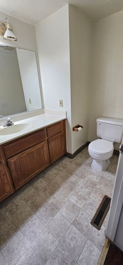 Building Photo - Updated 3-Bedroom Sparks Home | 1,500+ Sq Ft | 2.5 Baths | Fireplace | Fenced Yard | $2,400