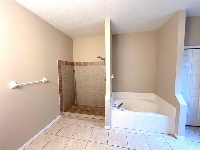 Building Photo - 36 Ripplewood Ln