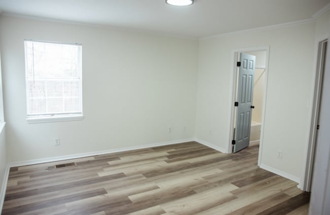 Building Photo - 3401 Inverness Rd