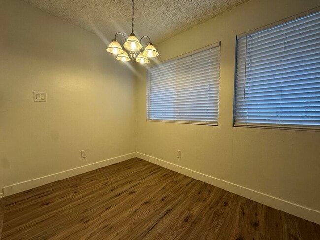 Building Photo - 21 Thornton Ave