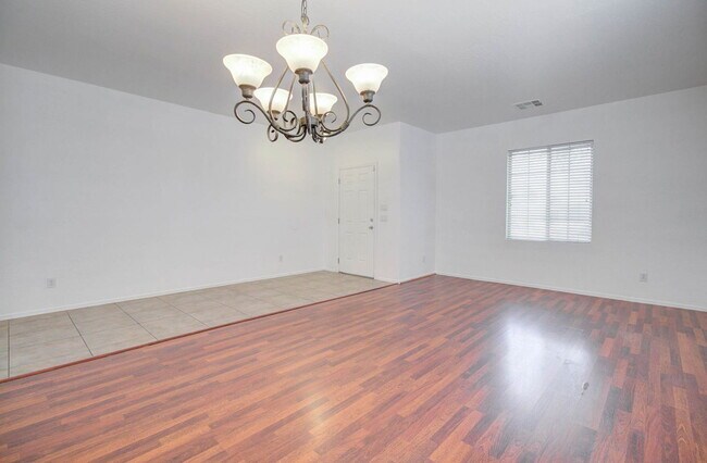 Building Photo - 4836 S Summit Ct