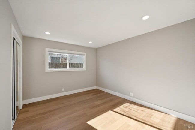 Building Photo - 918 Las Pavadas Ave