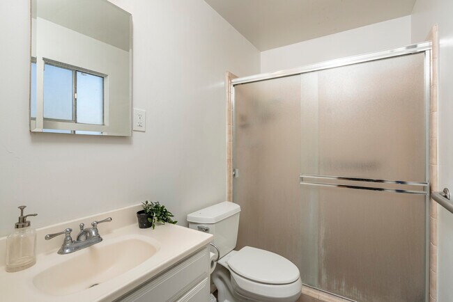 Building Photo - 1609 S Parkside Dr