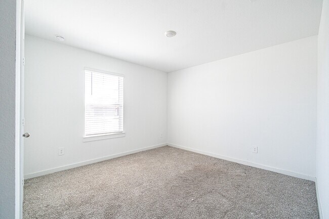 Building Photo - 8730 Anacua Dr