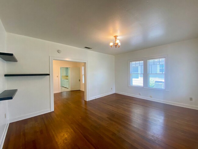 Building Photo - Prelease for August!  Close to Campus!  28...