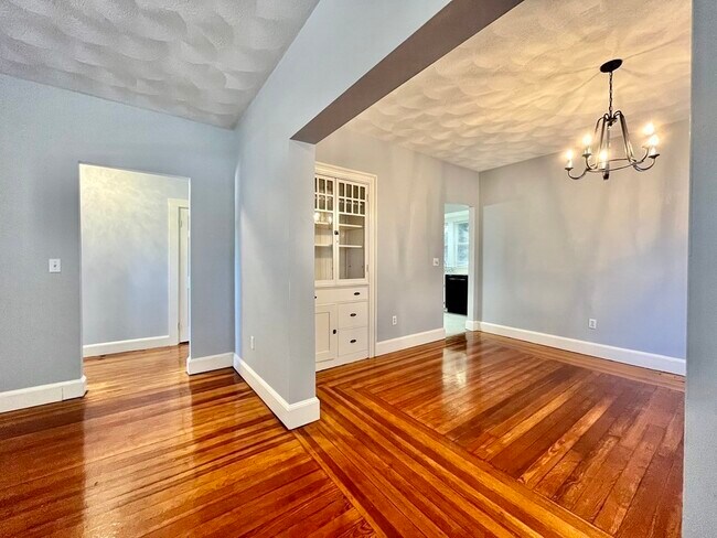 Building Photo - 118-120 Paul Revere Rd