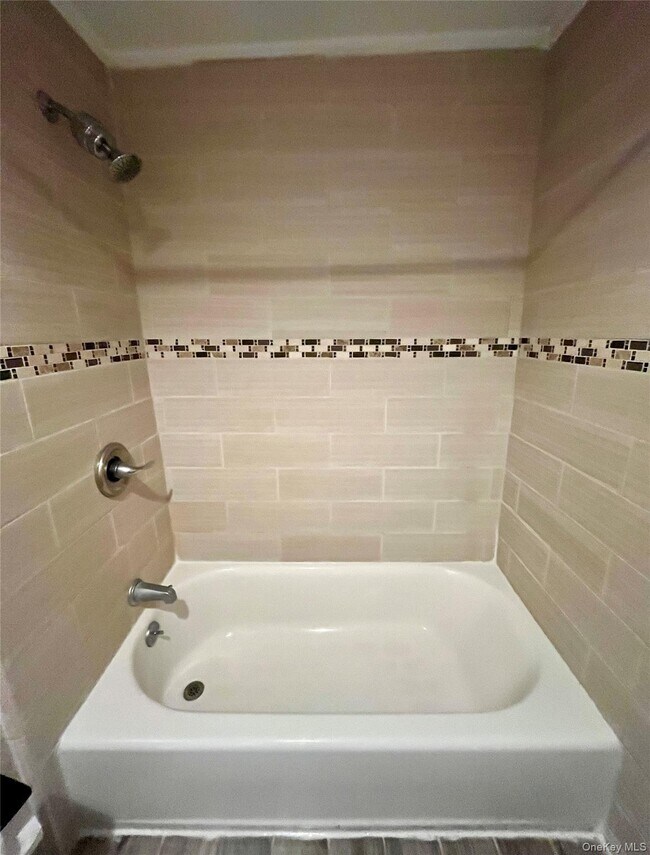 Building Photo - 17 1/2 Wallkill Ave