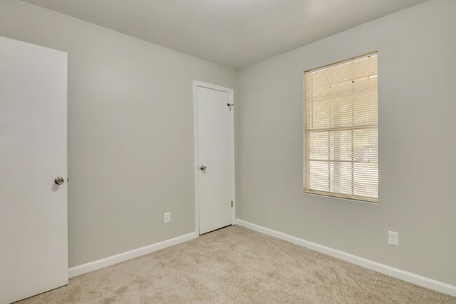 Building Photo - 3565 Kindling Dr