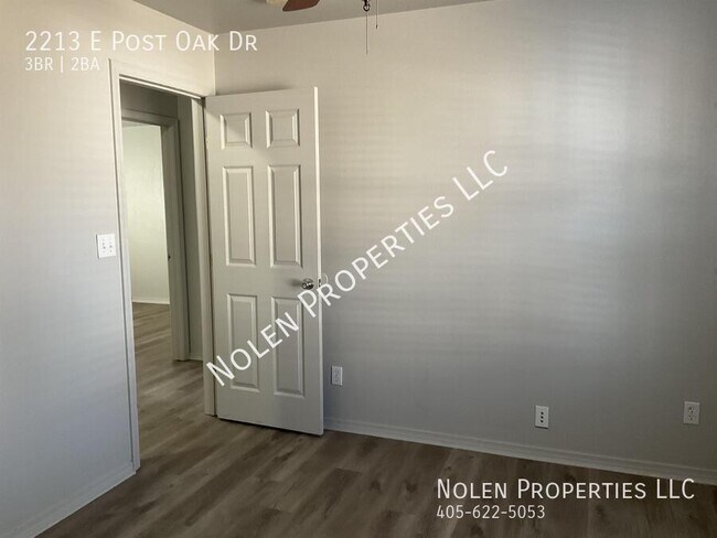 Building Photo - 2213 Post Oak Dr