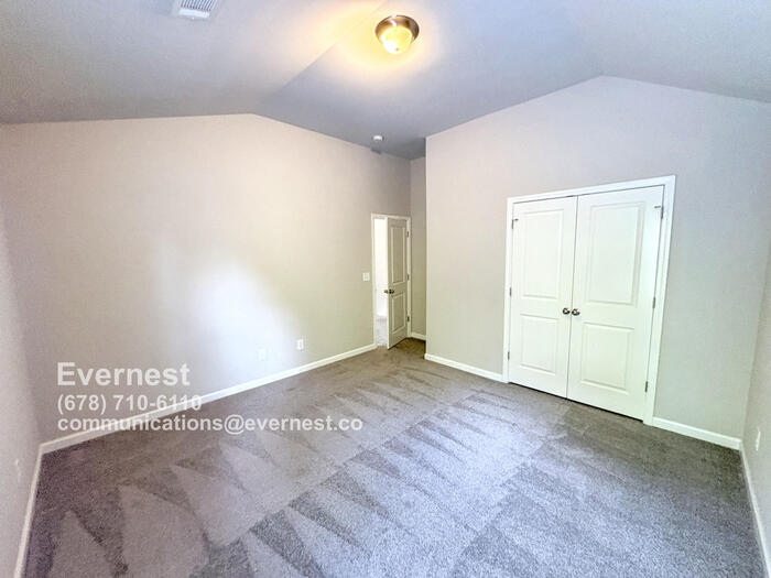 Building Photo - 144 Charolais Dr