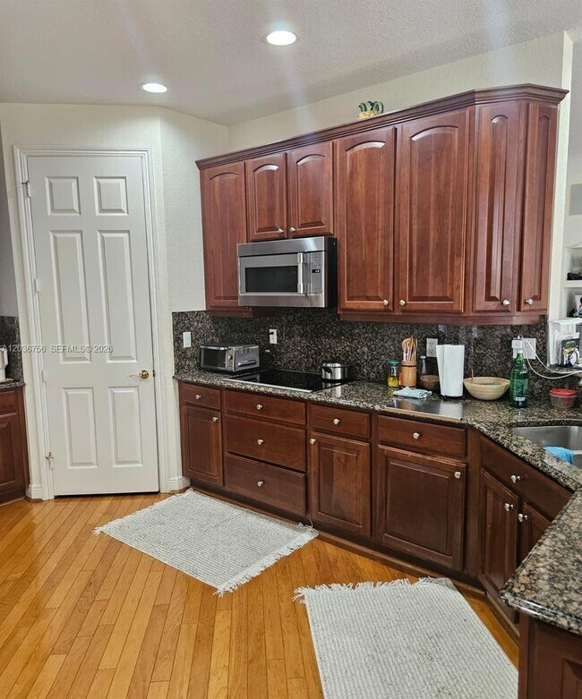 Building Photo - 13382 Lakepointe Cir