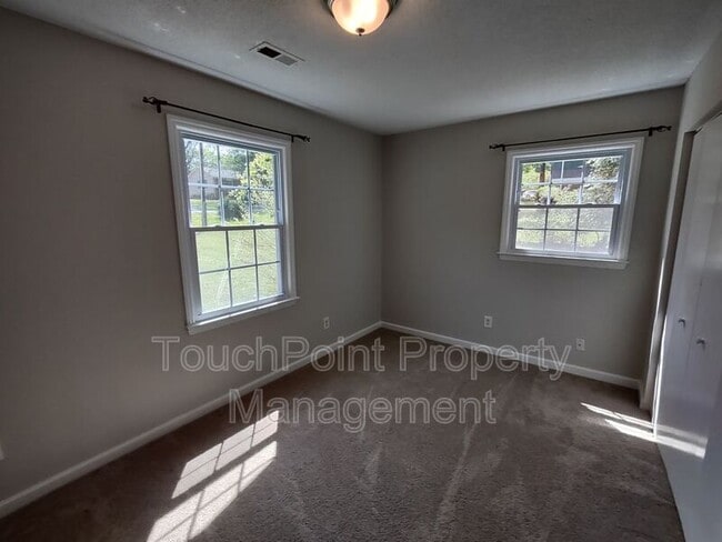 Building Photo - 710 Sharon Dr