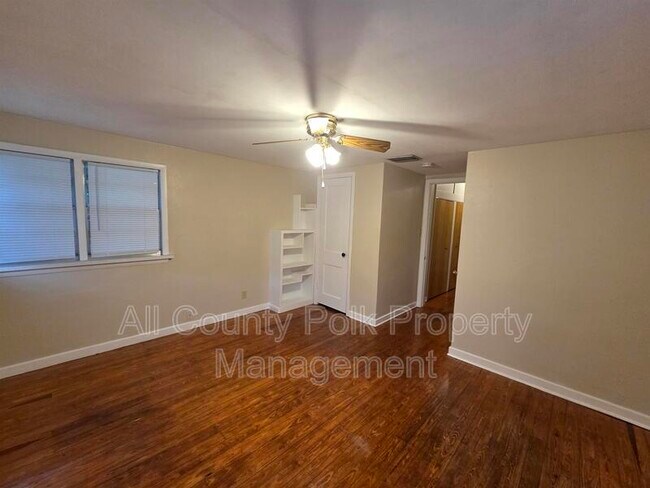 Building Photo - 303 S Palm Ave