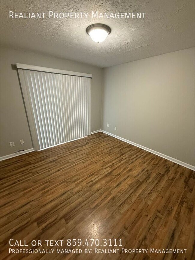 Building Photo - 209 Lakeshore-5