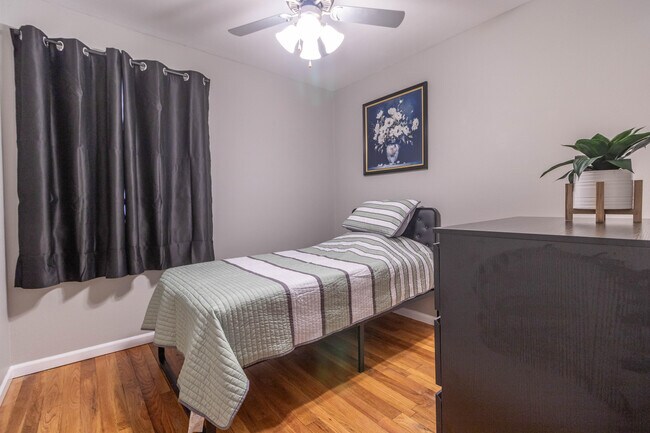 Building Photo - 210 W El Cortez Dr