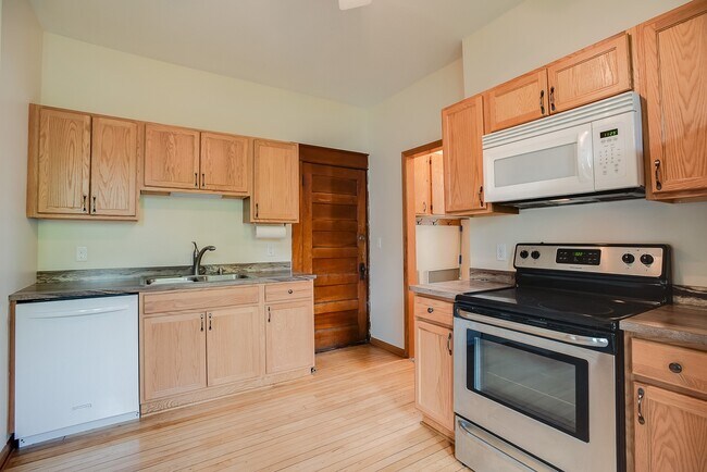 Building Photo - 1360 Dale St N