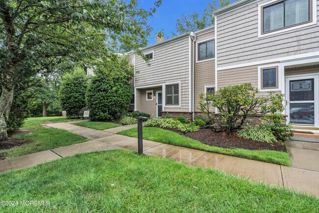 Building Photo - 8 Fern Ct