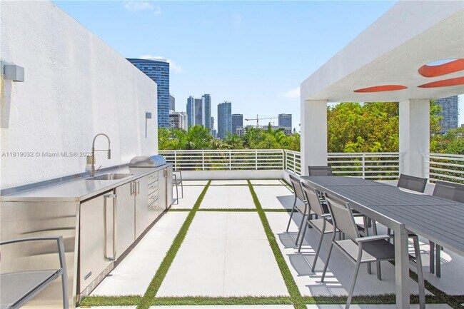 Building Photo - 455 NE 39th St