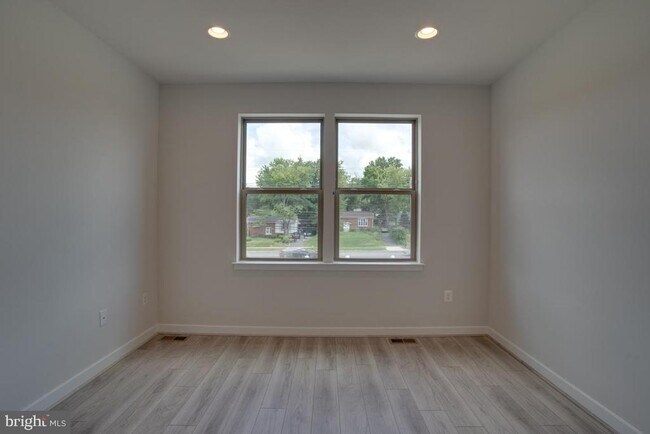 Building Photo - 5102 Oakmoore Dr