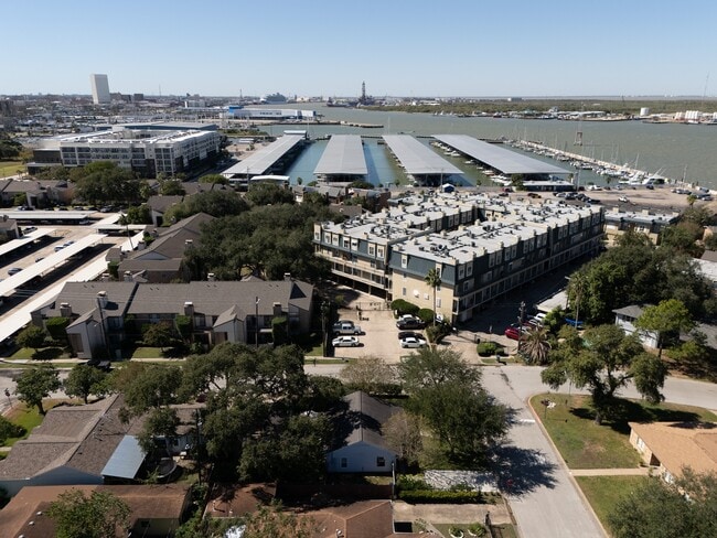 Building Photo - 127 Pompano Ave