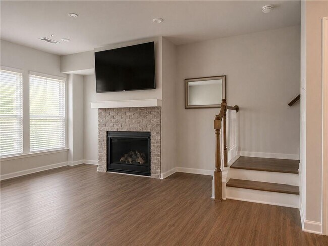 Building Photo - 663 Castleberry Ave