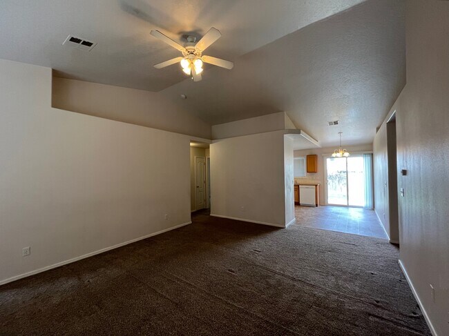 Building Photo - 13852 Paraiso Ave