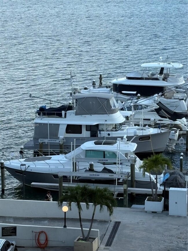 Building Photo - 1865 Brickell Ave