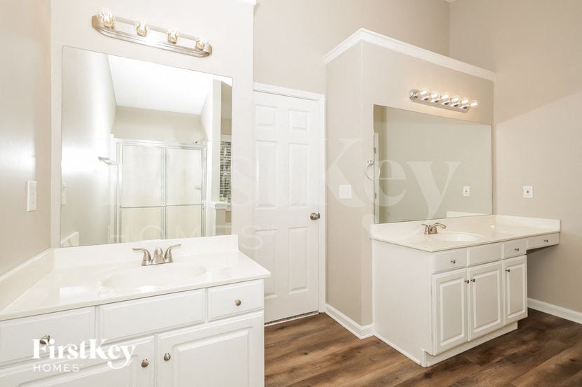 Building Photo - 2014 Manor Oak Ln