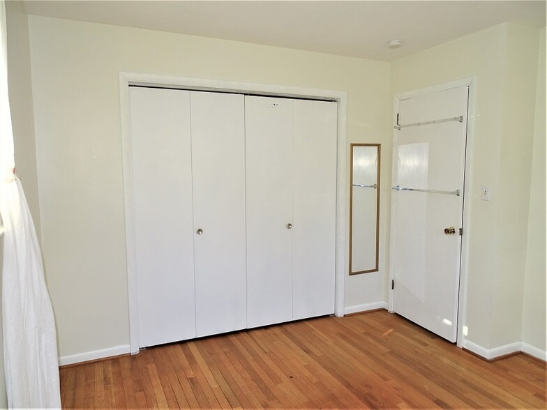 Building Photo - 1357 E Oregon Rd