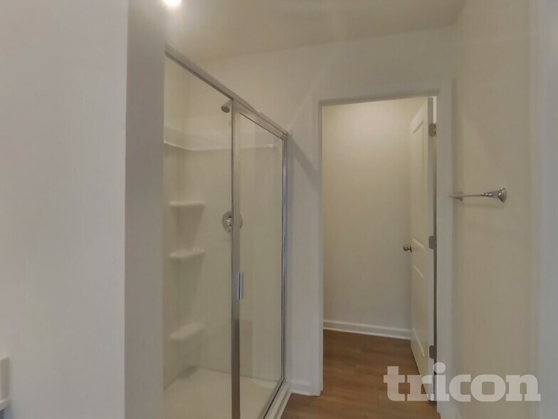 Building Photo - 1943 Logan Ln