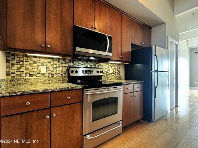 Building Photo - 1661 Riverside Ave