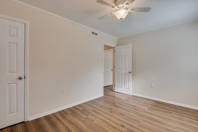 Building Photo - 103 Smallridge St