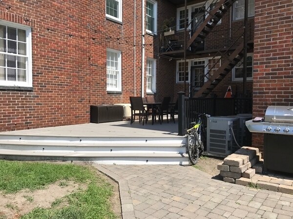 Building Photo - 821 Brandon Ave